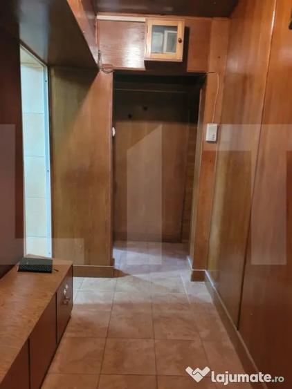 Apartament cu 3 camere semidecomandat în Central