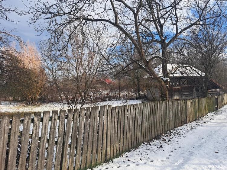 Teren de 1860 mp, în Curăturile