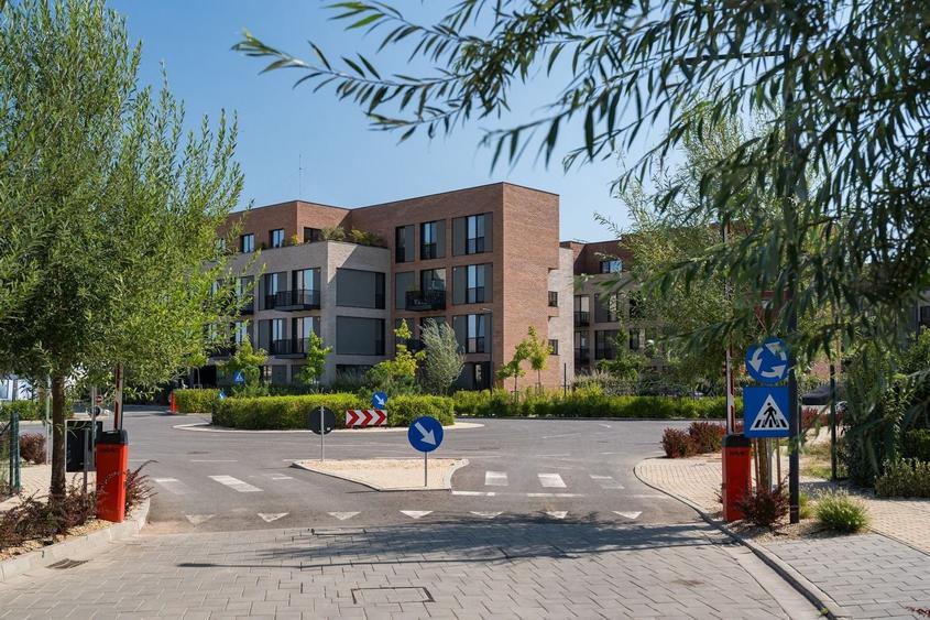Apartament cu 2 camere semidecomandat, mobilat în Tunari
