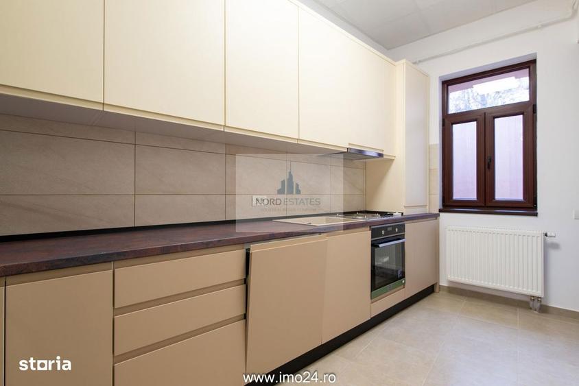 Apartament cu 5 camere decomandat în Moșilor