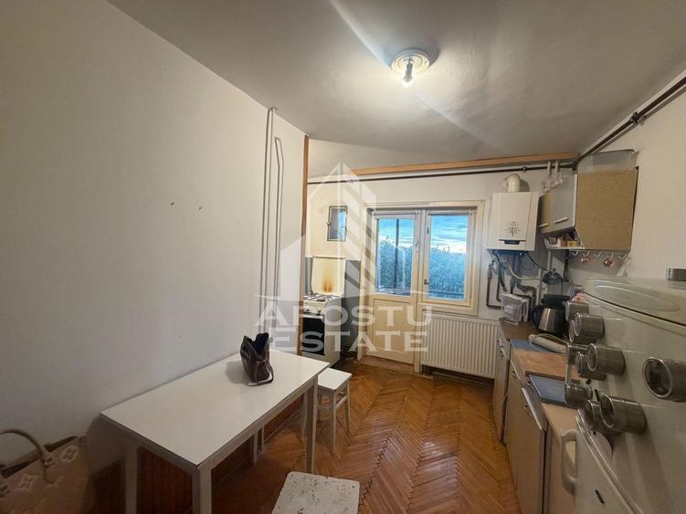 Apartament cu 2 camere decomandat, mobilat în Bucovina