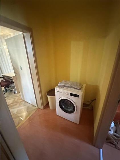 Apartament cu 3 camere semidecomandat, mobilat în Aradului