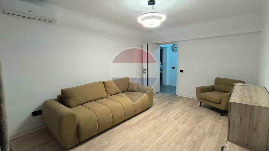 Apartament cu 3 camere decomandat, mobilat în Mazepa 1