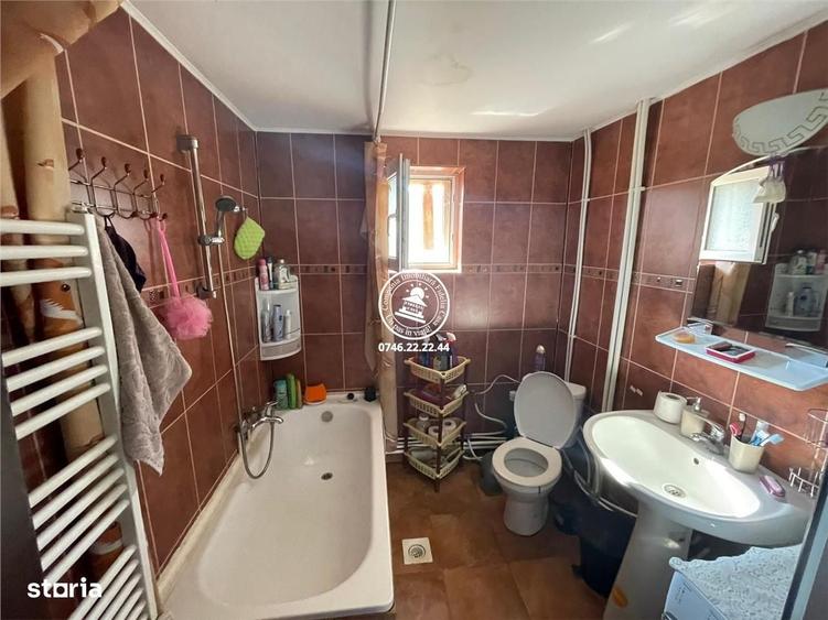 Casă cu 4 camere în Vânători