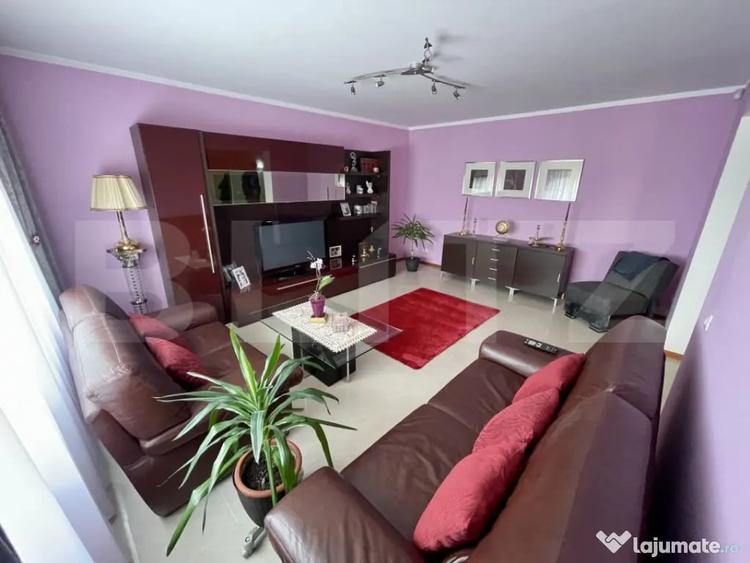 Casă cu 5 camere cu Teren 9300 Mp în Vadu Moldovei