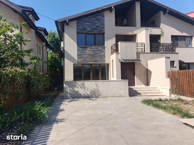 Casă cu 4 camere cu Teren 400 Mp în Central