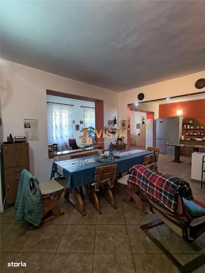 Casă cu 4 camere decomandat cu Teren 2300 Mp în Central