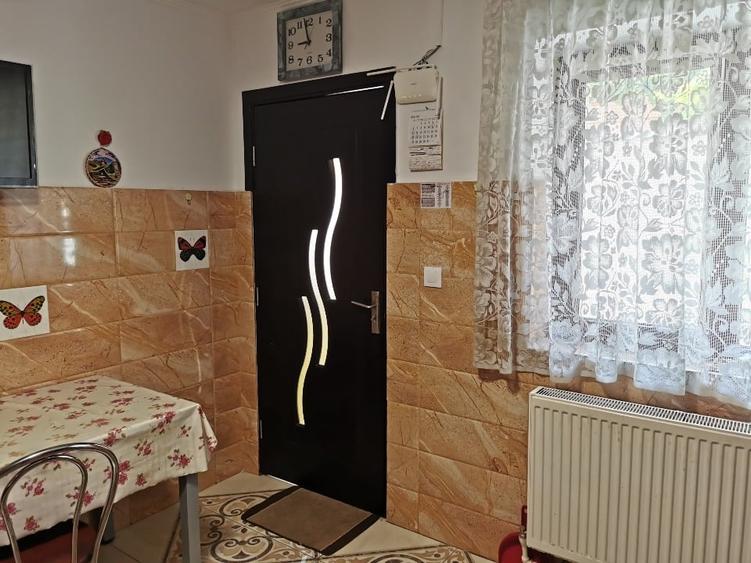 Casă individuală cu 3 camere cu Canalizare în Central