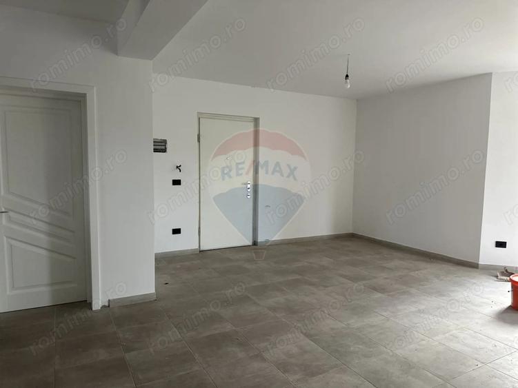 Casă cu 5 camere cu Teren 1200 Mp în Rediu