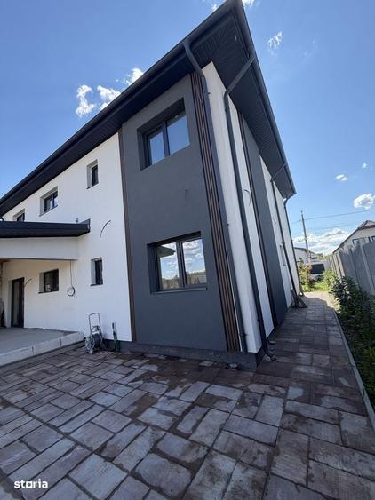 Casă cu 4 camere decomandat în Slătioara