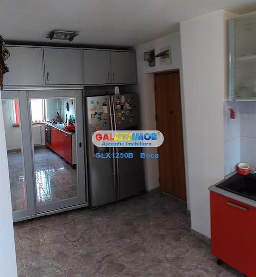 Apartament cu 3 camere semidecomandat, mobilat în Titan