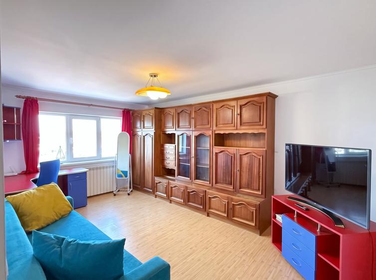 Apartament cu 2 camere semidecomandat, mobilat în Central