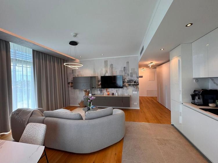 Apartament cu 3 camere semidecomandat, mobilat în Floreasca