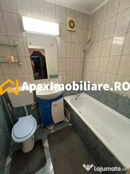 Apartament cu 3 camere semidecomandat în Giurgiului