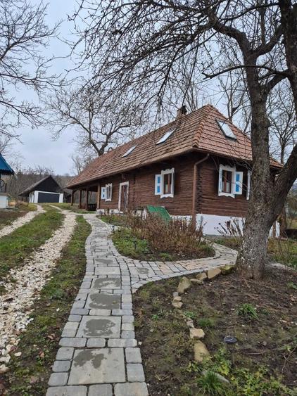 Casă cu 3 camere cu Teren 1000 Mp în Exterior Vest