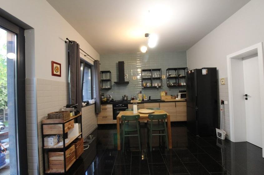 Casă cu 5 camere cu Teren 600 Mp în Corbeanca