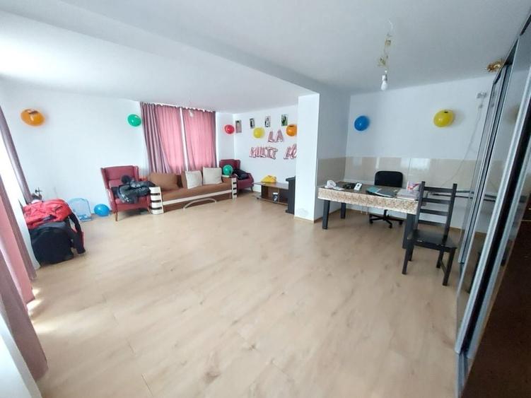 Casă cu 4 camere în Crevedia