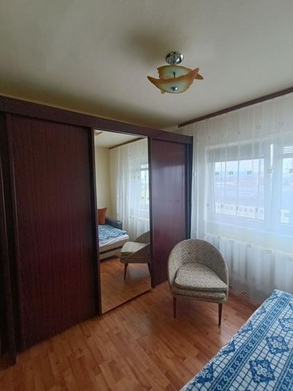 Apartament cu 3 camere decomandat, mobilat în Cetate