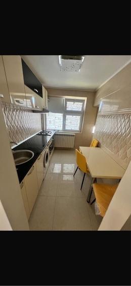 Apartament cu 3 camere semidecomandat în Unirii
