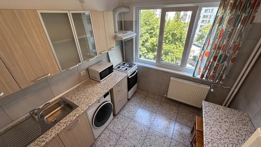 Apartament cu 3 camere decomandat în Dristor