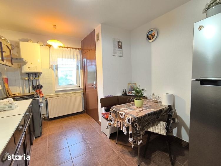 Apartament cu 3 camere decomandat în Central