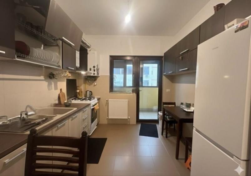 Apartament cu 3 camere semidecomandat în Valea Adâncă