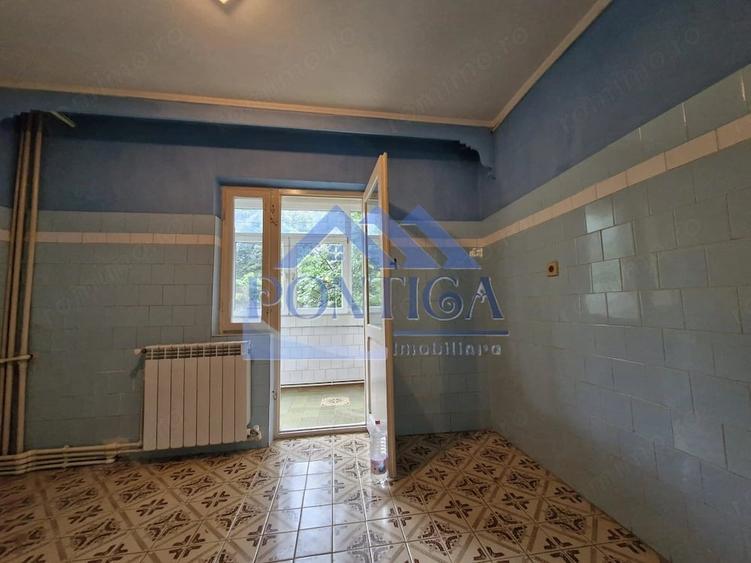 Apartament cu 3 camere decomandat în Central
