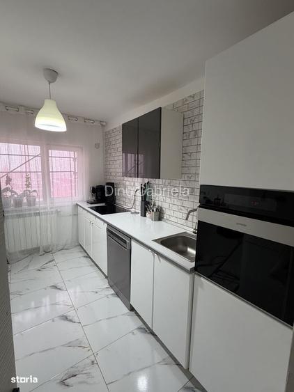 Apartament cu 3 camere semidecomandat în Titan