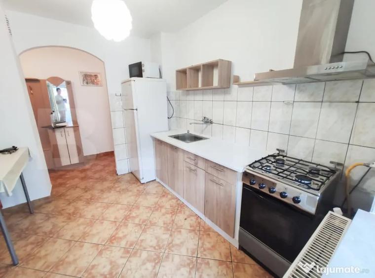 Apartament cu 2 camere decomandat în Carpați 2