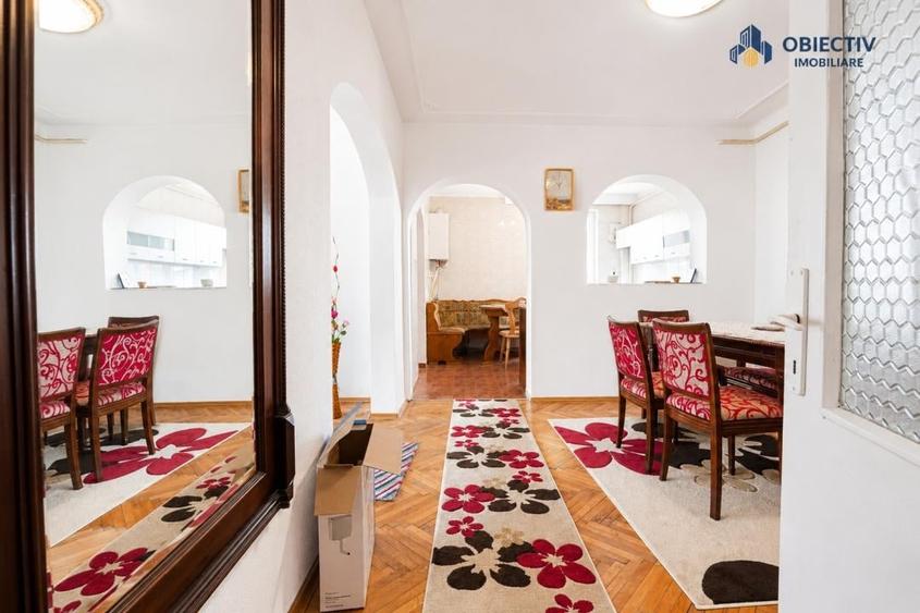 Apartament cu 4 camere semidecomandat în Mărăței