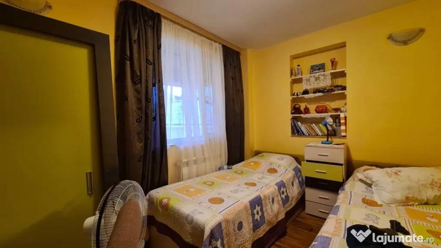Casă cu 7 camere cu Teren 300 Mp în Mihai Bravu