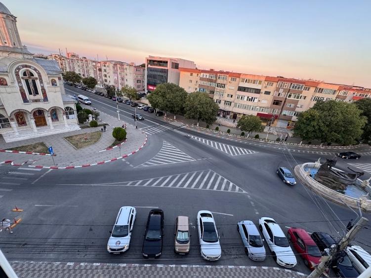 Apartament cu 2 camere decomandat, mobilat în Central
