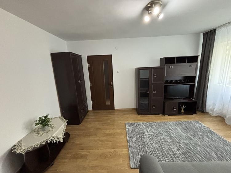Inchiriez apartament Podgoria/Bulevardul Revolutiei - 2