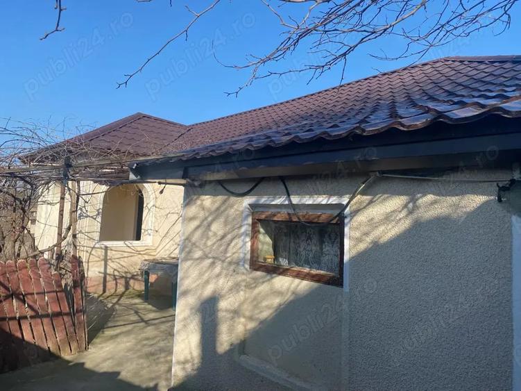 Casă cu 5 camere cu Teren 2200 Mp în Crucea