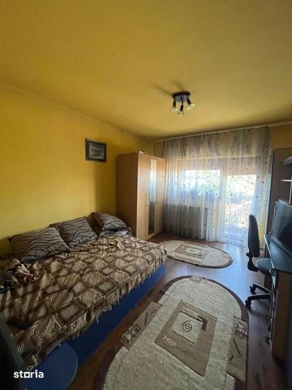 Casă cu 10 camere cu Teren 181 Mp în Rovine