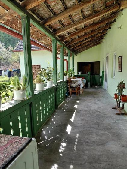 Casă cu 4 camere cu Teren 1000 Mp în Est
