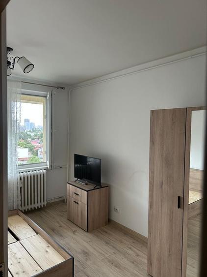 Apartament cu 3 camere semidecomandat, mobilat în Colentina