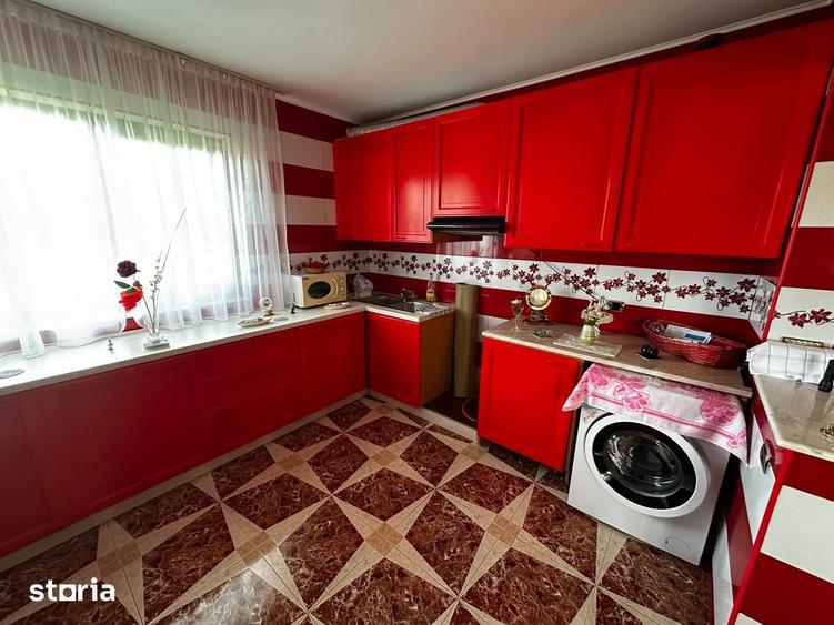 Casă cu 6 camere cu Teren 2000 Mp în Nănești