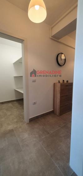 Apartament cu 2 camere decomandat în Tractorul