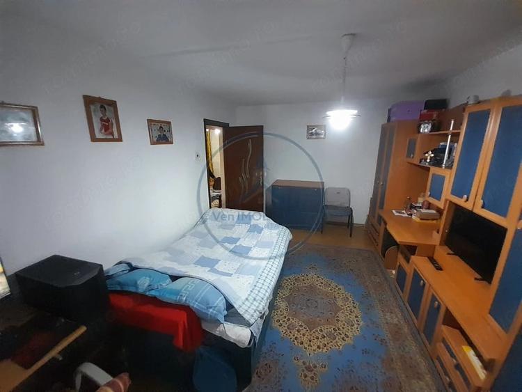 Apartament cu 4 camere decomandat în Central