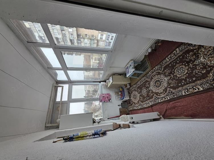 Apartament cu 2 camere decomandat, mobilat în Central
