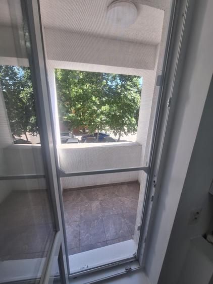 Garsonieră decomandată în Roșu