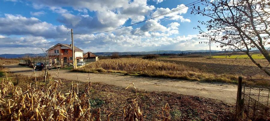 Teren de 750 mp, în Cuzdrioara