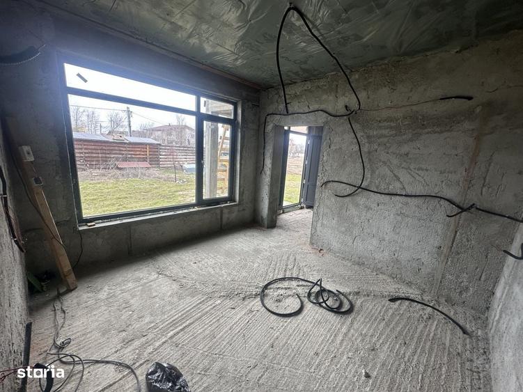 Casă cu 4 camere cu Teren 242 Mp în Ștefăneștii de Jos