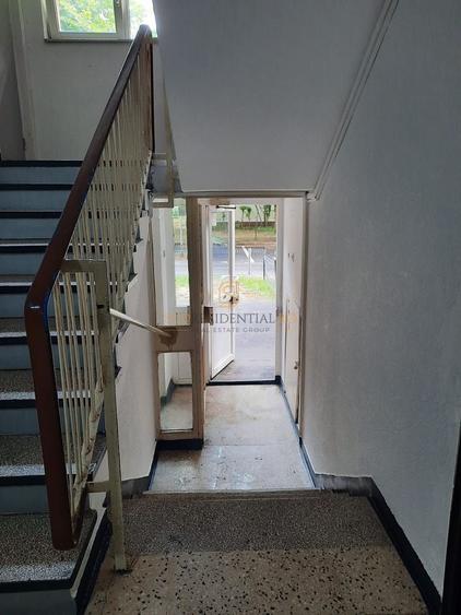 Apartament cu 3 camere semidecomandat în Berceni