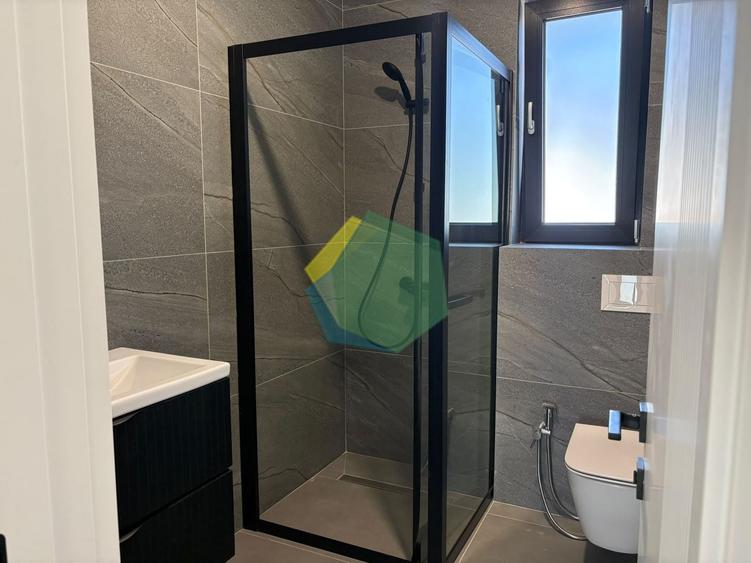 Casă individuală cu 5 camere cu Canalizare în Est