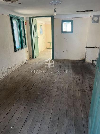 Casă individuală cu 6 camere cu Canalizare în Podenii Noi