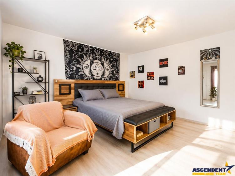 Casă cu 4 camere cu Teren 343 Mp în Florilor