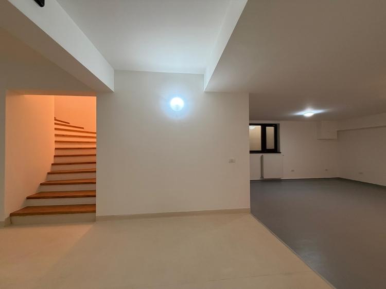 Casă individuală cu 9 camere cu Piscina în Voluntari