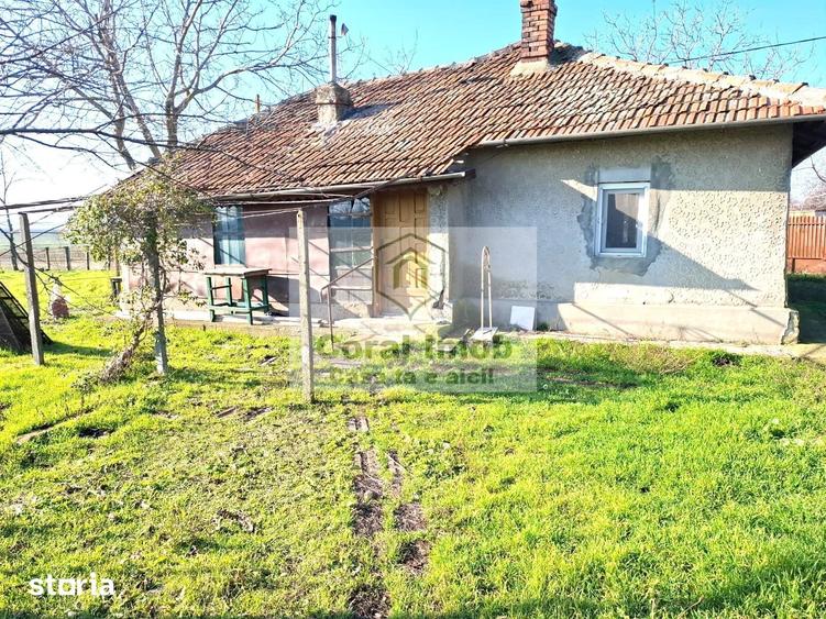 Casă cu 2 camere cu Teren 2016 Mp în Traian